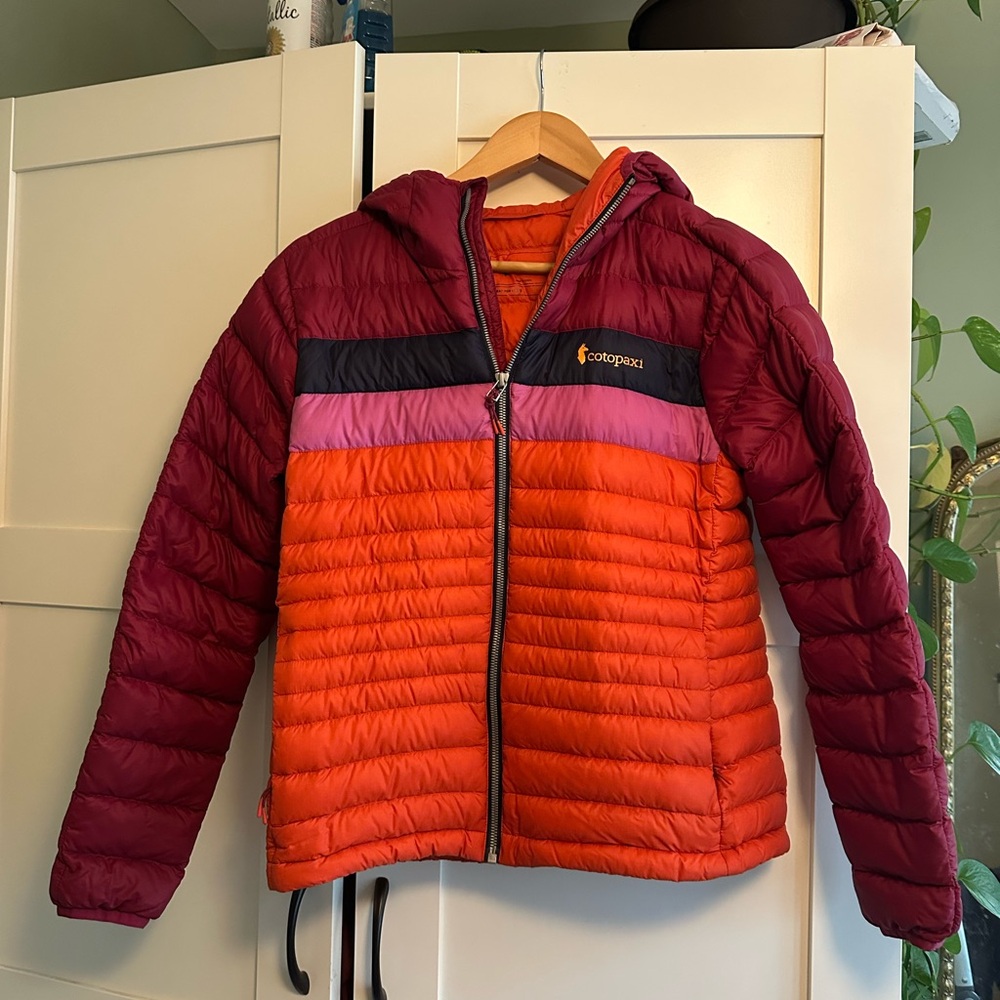 Cotopaxi Women's Hooded Fuego Puffer Jacket - Raspberry/Canyon, Small